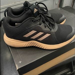 Black and gild adidas tenía shoes